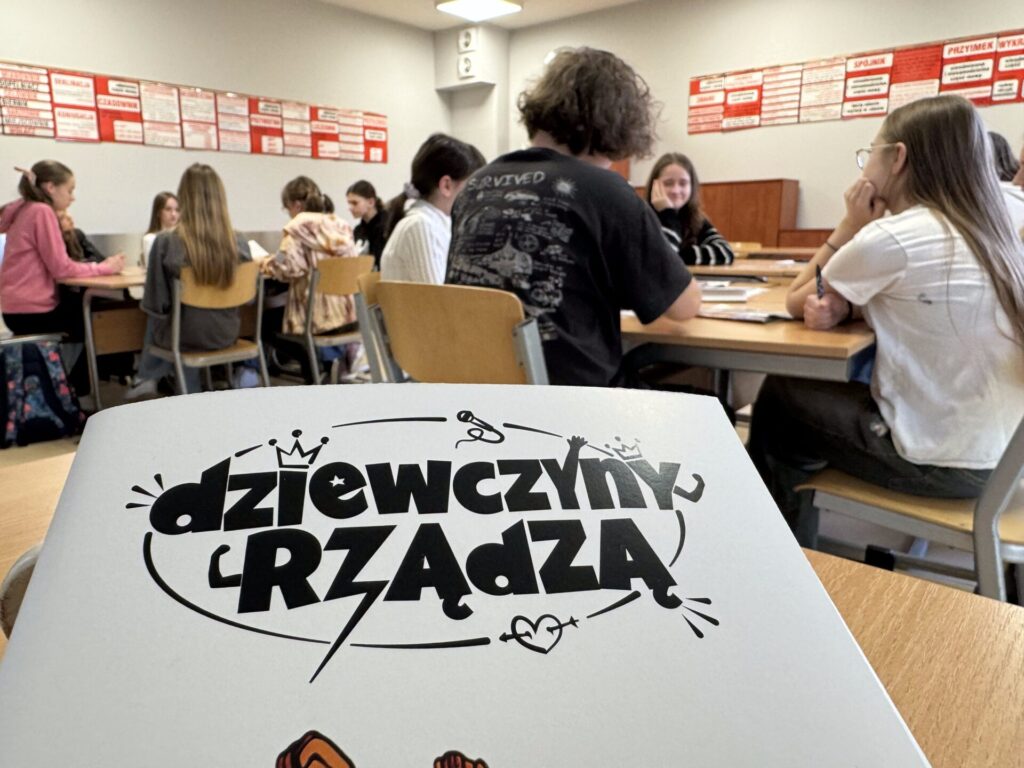 Uczenie przez doświadczenie to najefektywniejsza metoda. Gra Dziewczyny rządzą! Jest tego najlepszym dowodem.